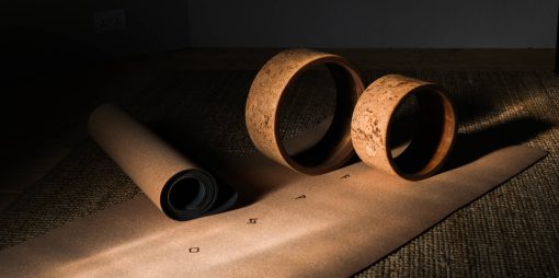 Natural cork/rubber yoga mats with cork/wood yoga wheels